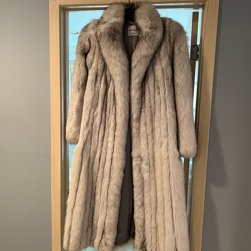 Absolutely gorgeous full length Fox coat. Size S/M stored in a cedar closet.